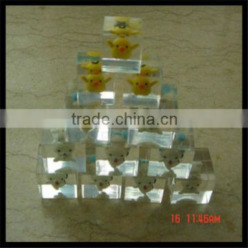 Cubic pmma polyester resin paperweight