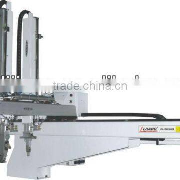 robot arm for injection moulding machine IN MOLD LABELING