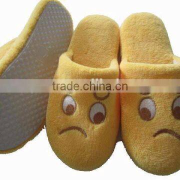 plush emoji slipper/2015 Hot sale plush Emoji slipper indoor slipper/cheap emoji slipper for sale