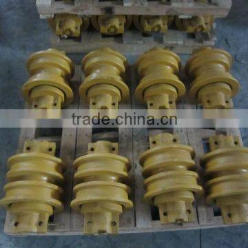 Lower roller for D4C bulldozer