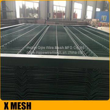 3D curvy welded triangular bending wire mesh fence