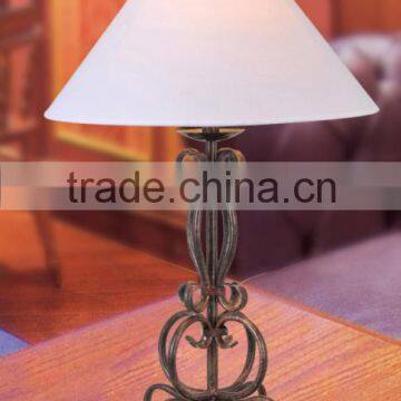 Modern hotel decoration design art iron table lamp