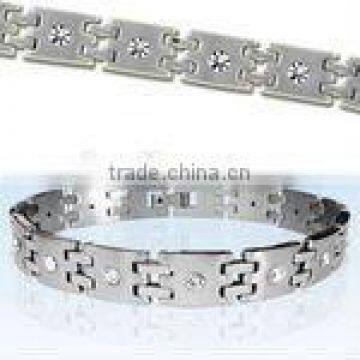 Stainless steel bracelet with double links and clear round crystals