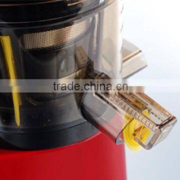 Portable electric fruit squeezer