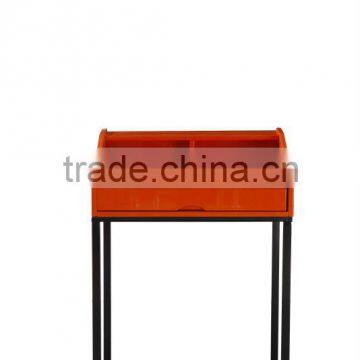 E1 MDFin High gloss metal leg desk