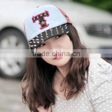 Custom Fashion 3D Embroidery Floral Brim Snapback Caps of Acrylic