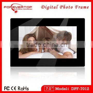 7-inch digital photo frames with rechargeable battery with 800 x 480 Pixels Resolution and MP3 Player