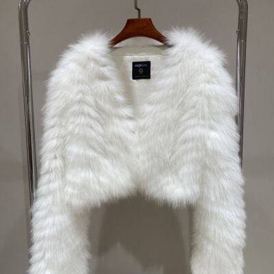 Winter new fox fur striped fur coat for women, thick and dense fur coat, short style, small and young