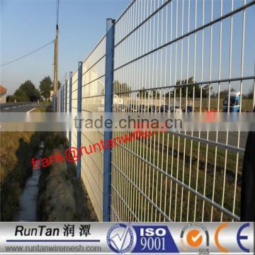 Hot dipped galvanized and power coated double rod fence