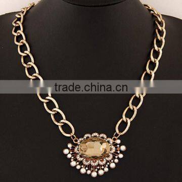 Fashion Jewelry American and European Fashion Exquisite Noble Crystal and Pearl and Glass Oval Alloy Pendant Necklace in Stock