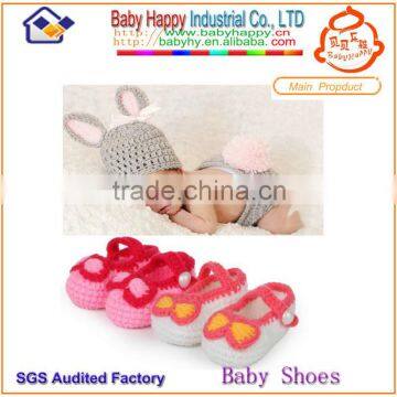 best selling knitted baby shoes and hat