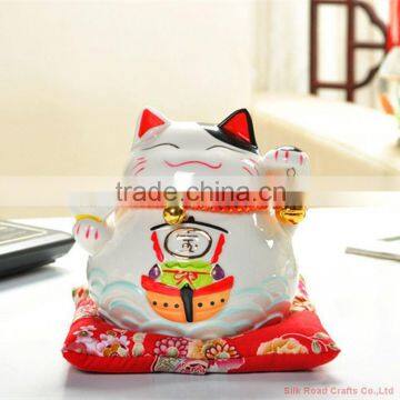 Beautiful Pottery Maneki Neko for Room Decoration