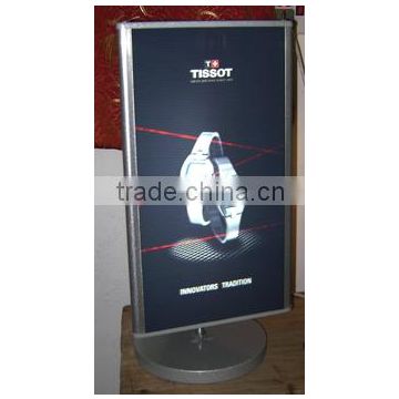 Table-mounted revolving light box