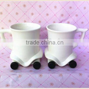 2015 creative car shape mug has wheel