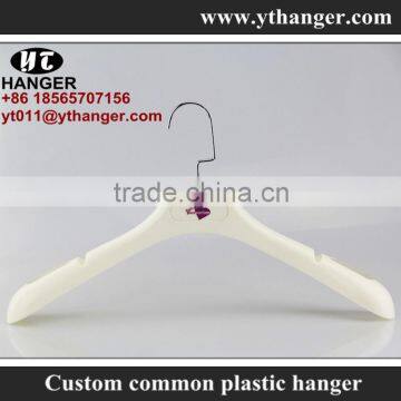 IMY-466 white custom logo plastic top hanger wholesale