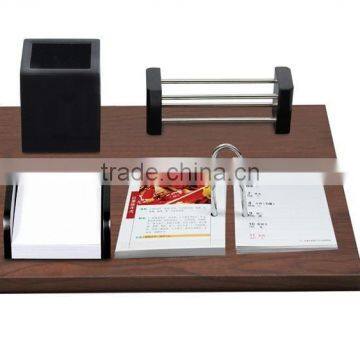 Lacquered Wooden 2013 Desk Calendar