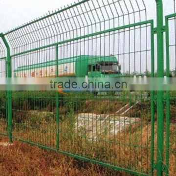 Wire mesh fence