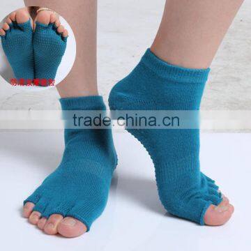 Custom Women Non-slip Yoga Pilates Socks with Grip Cotton Yoga Socks with Grip
