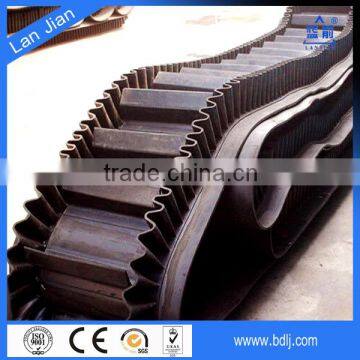 material conveying machine corrugated sidewall with cleat conveyor belt
