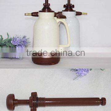 iLOT 1.5L Hand Operated Pressure Pump Sprayer