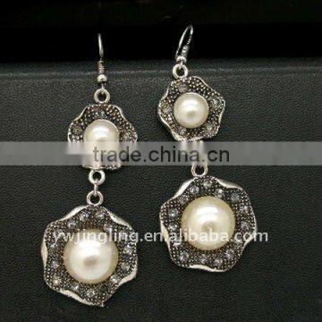 pearl hanging earrings