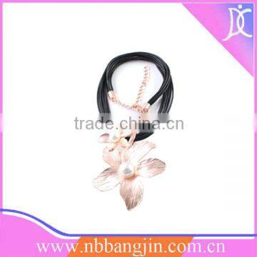 2015 hot sale new design fashional waxcotton line necklace with rosegold flower pendant and pearl