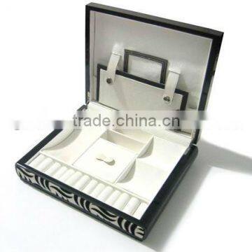Hot Sale Customized Made-in-China Fashion Paper Jewelry Box photo-5