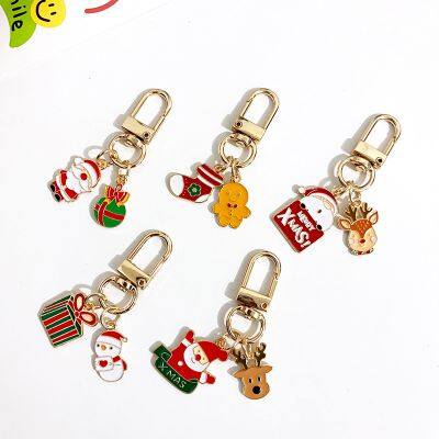 Wholesale Enamel Christmas Santa Claus Metal Keychains Custom Logo Glitter Christmas Keychains Day Enamel Keyring