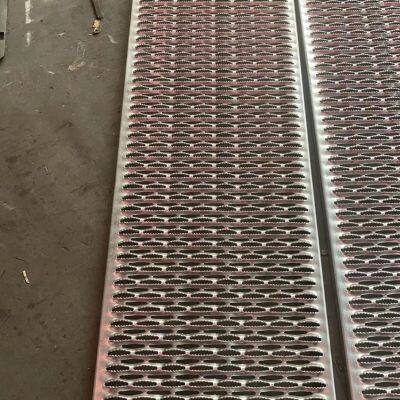 Anti-slip Perforated Mesh Pattern Plate, With Alligator Mouth Holes, Suitable for Pedestrian Walkways, Cutting and Bending Services Available photo-3