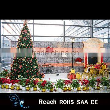 2016 HOT sale Christmas scene decoration with christmas trees artificial flowers gift boxes ornaments for indoor decor