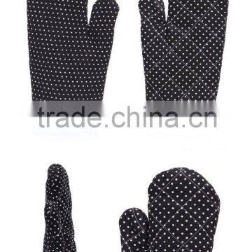 hot resistant cotton dot oven mitt pot holder set