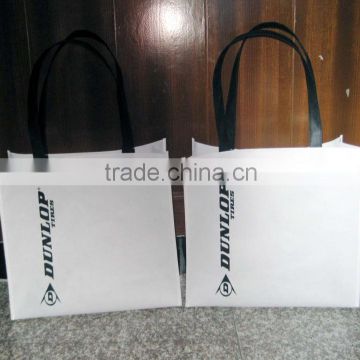 Custom non woven bag price white fabric black handles with printed logo