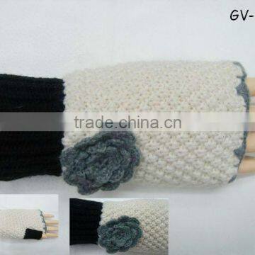 2013 Fashion acrylic black and white half finger gloves with flower