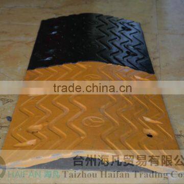 1000*350*40mm Heavy Strength Reflective Rubber Speed Hump for Crossing/High Quality Rubber Speed Hump Used in Intersection photo-3