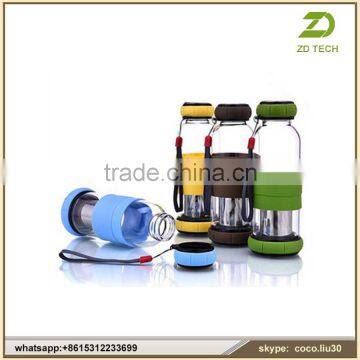 Wholesale Fancy Glass Water Bottle Infuser Custom Borosilicate Glass Water Bottle with Silicone Sleeve ZDS2009