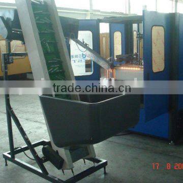 Automatic lineal PET blow moulding machine