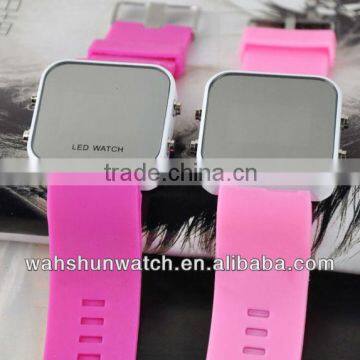2013 most popular wholesale cheapest super thin led watch