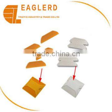 Plastic reflector for road stud