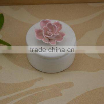 Wholesale White Porcelain Trinket Box With Flower Shape Design photo-2