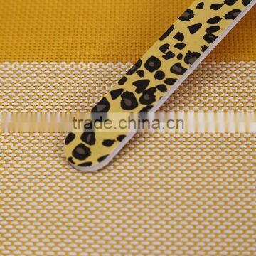 Colorful Straight Shape Disposable Finger Nail File in Beauty Salon photo-4