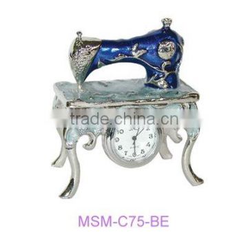 Miniature sewing machine with 4-legged stand & quartz clock