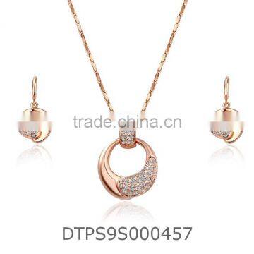 Rose Gold CZ studded Fashion Exclusive Round Pendantset