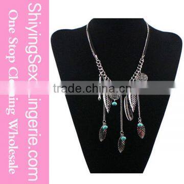 China Wholesale Circle Flower Multi Leaf Beads Pendant Chain fashion necklace