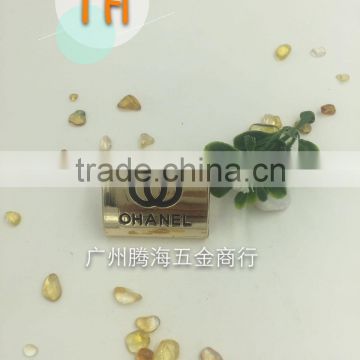 Light gold rectangle custom metal logo labels for handbags