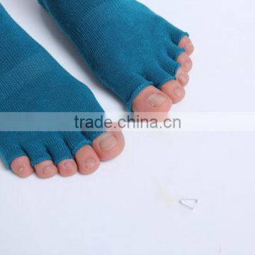 Non-slip Yoga Massage Five Fingers Socks Environmental Particles Wear Cotton Antibacterial Yoga Socks Wholesale photo-3