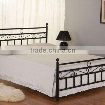 4FT6 double metal bed In black or white