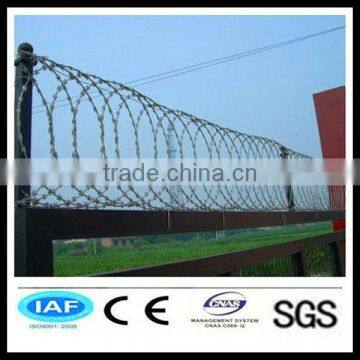 BTO-22 galvanized razor barbed wire fence