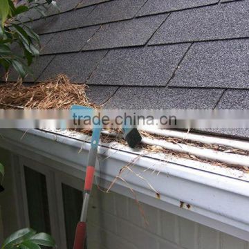 Telescopic gutter cleaner