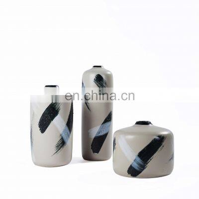 Hot Selling Minimalism Style Ceramic Shell Vase Urn Beige Cermic Porcelain Vases Living Room Decoration