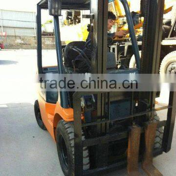 from japan produced used TOYOTA 2.5t 3t hydraulic diesel forklift